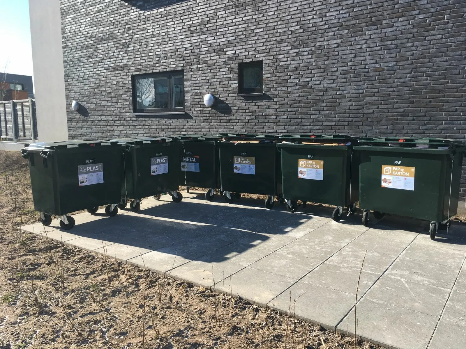 Affaldscontainere til plast, metal og pap i Bagsværdlund